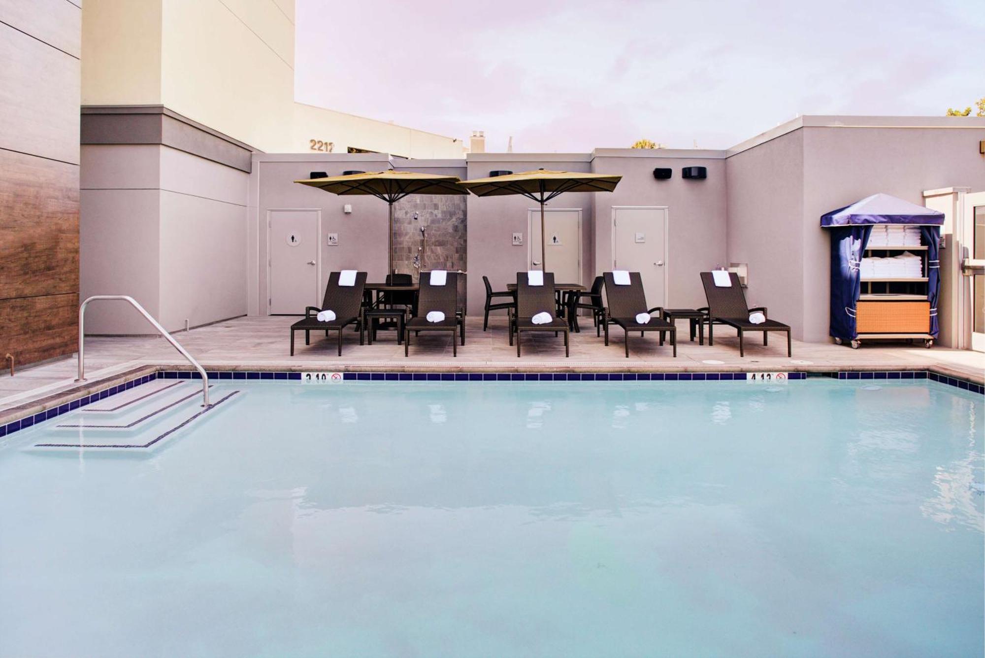 Hampton Inn & Suites Irvine/Orange County Airport Экстерьер фото