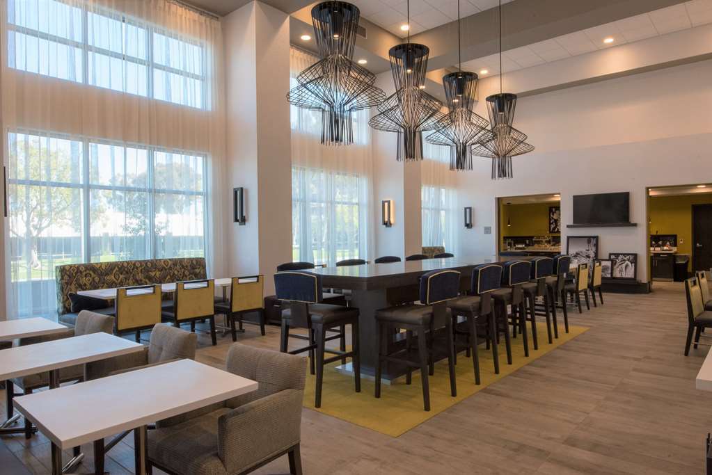Hampton Inn & Suites Irvine/Orange County Airport Интерьер фото